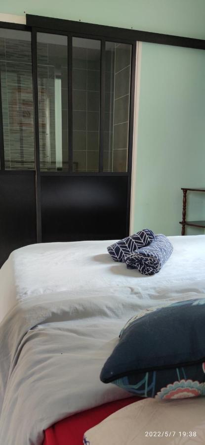 B&B En Plein Coeur De La Foret Artiguelouve Экстерьер фото