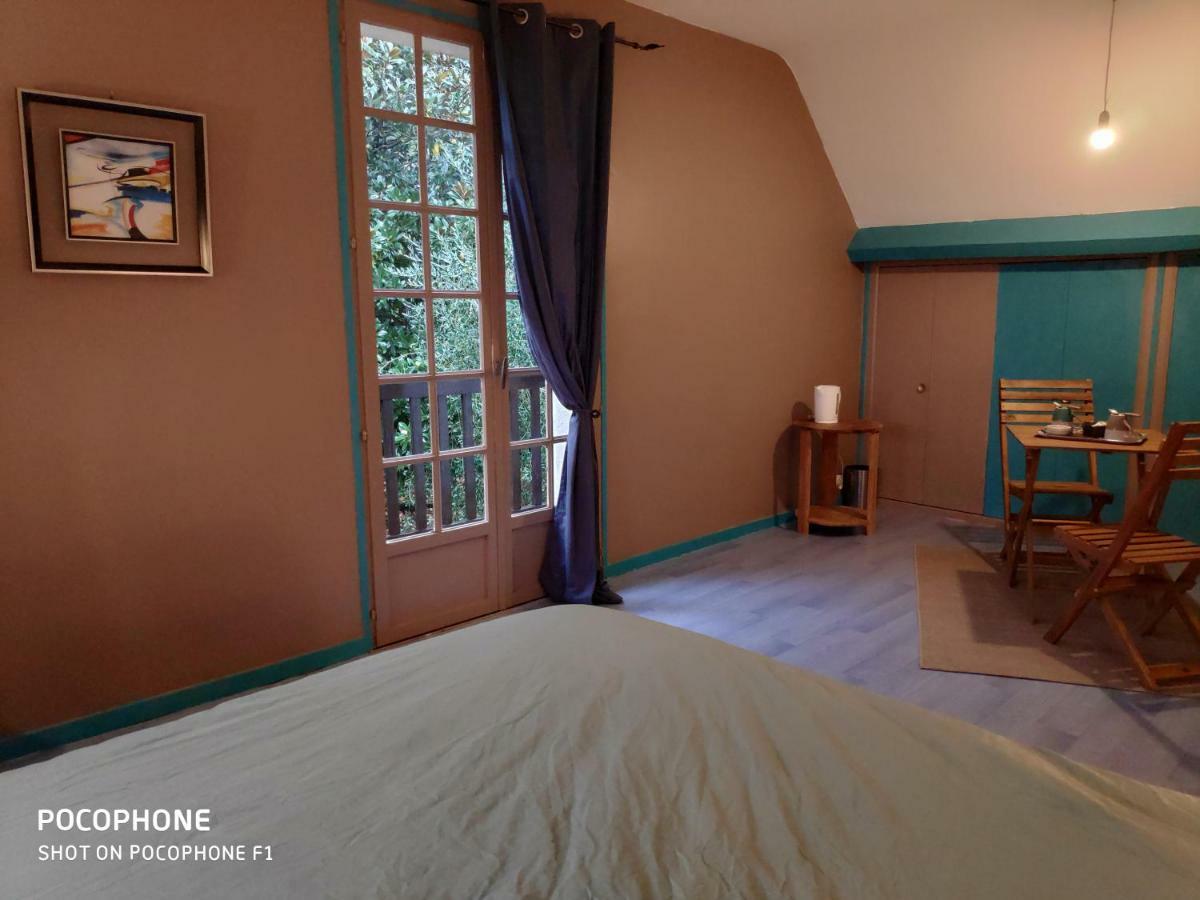 B&B En Plein Coeur De La Foret Artiguelouve Экстерьер фото