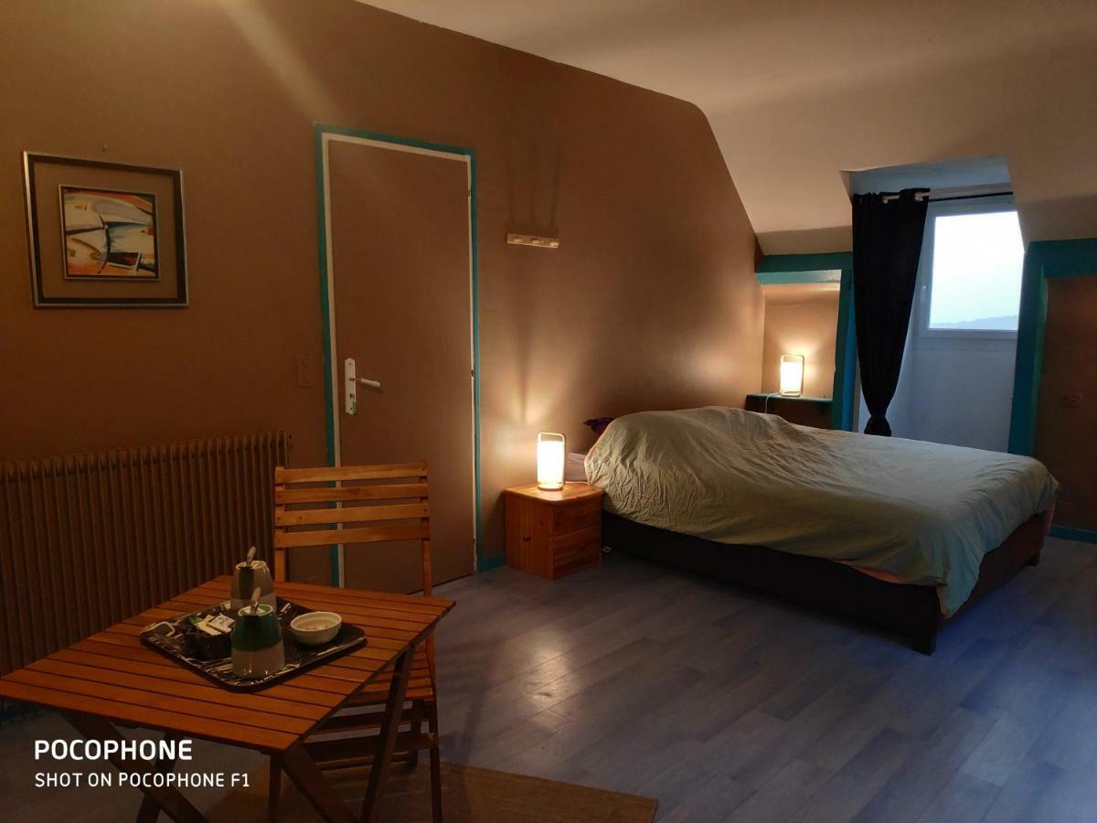 B&B En Plein Coeur De La Foret Artiguelouve Экстерьер фото