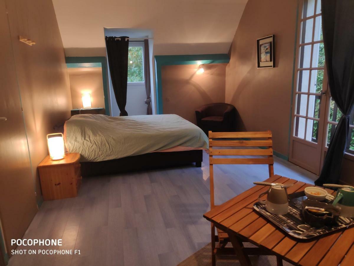 B&B En Plein Coeur De La Foret Artiguelouve Экстерьер фото